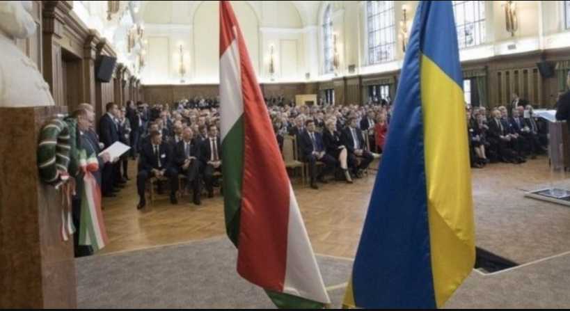 Скандал с Венгрией набирает обороты: глава МИД начал угрожать Украине