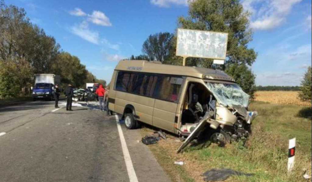 Микроавтобусы попали в смертельную аварию: первые подробности
