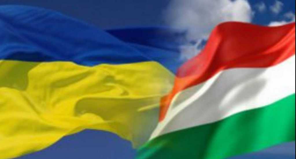 Венгрия заявила о законности выдачи гражданства украинцам