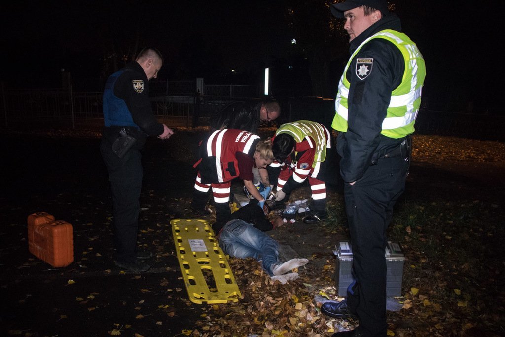 От удара полетел за забор: в центре Киева полиция сбила человека