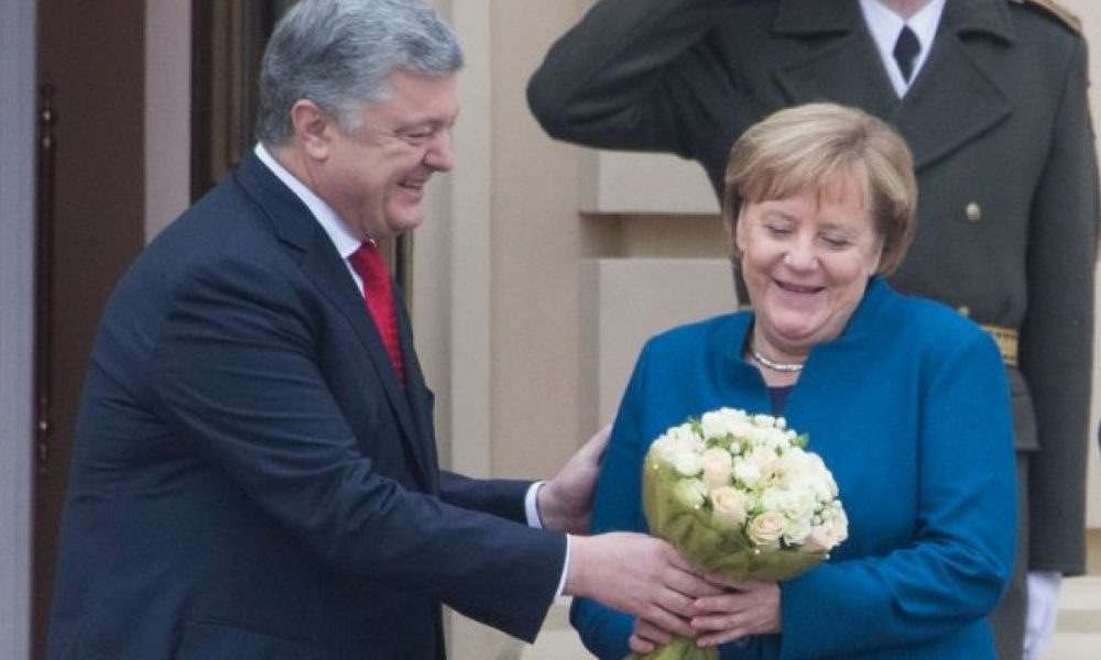 Поставила себя на место Гройсмана! Меркель в Украине сделала резкое заявление