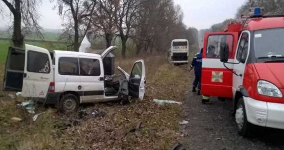 Жуткая ДТП на Львовщине: легковушка врезалась в пассажирский автобус, есть погибшие