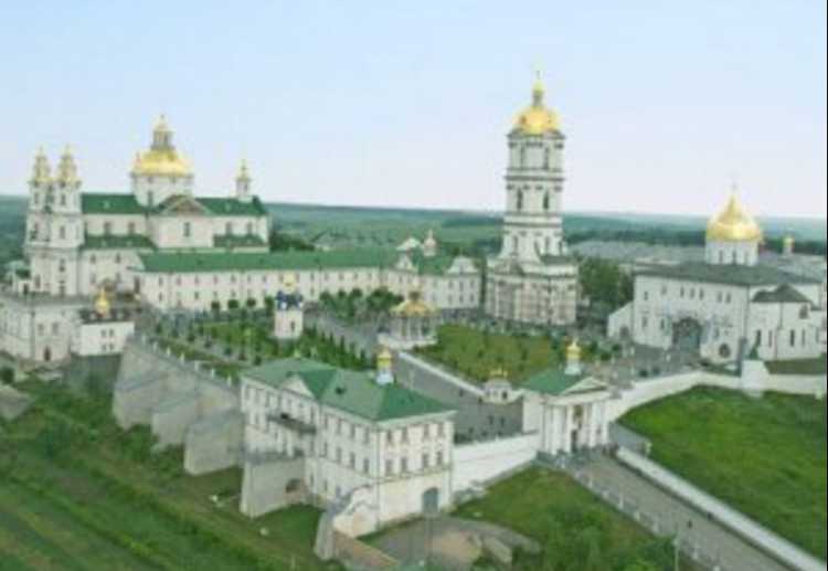 Чья лавра? Передачу Почаевской лавры Русской православной церкви отменили