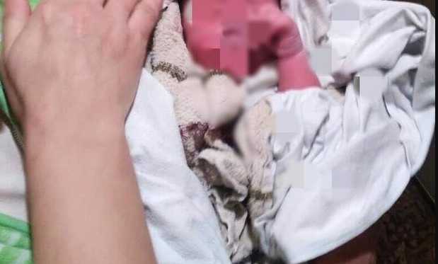 Страшная находка на Закарпатье: в подъезде многоэтажки в дорожной сумке нашли брошенного младенца