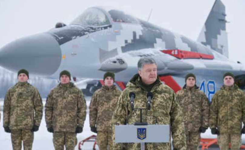 «Это колоссальная угроза»: Порошенко назвал количество вооружения РФ на границах с Украиной