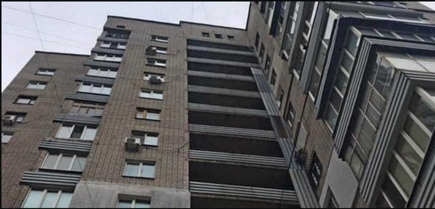 На Николая: В Днепре пенсионерка выбросилась с десятого этажа