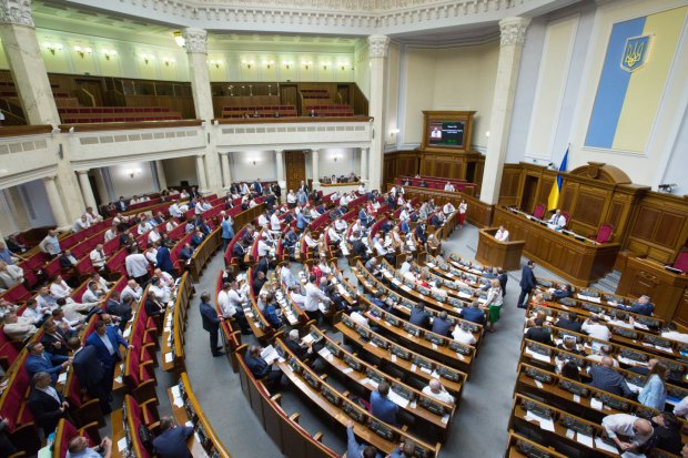 Порошенко подписал закон, который решит судьбу украинцев в 2019 году: что нужно знать каждому
