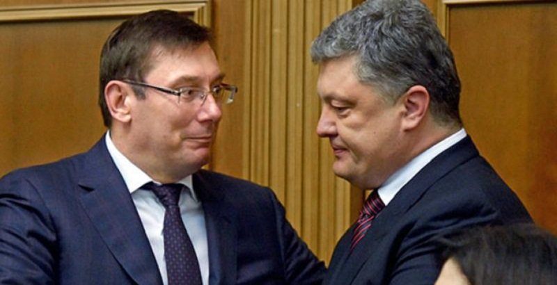 Во время военного положения: Порошенко и Луценко заметили в элитном ресторане «за чарочкой оковитой»