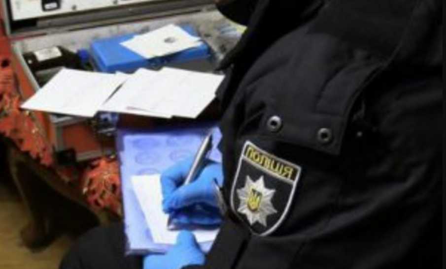 Тела женщин были разорванные и в крови: молодой киевлянин расправился с матерью и выбросился из окна
