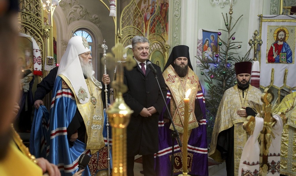 «Никто не запрещает молиться за Россию »: Порошенко сделал скандальное заявление