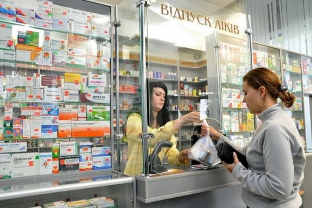 Украинцы могут проснуться в новом году без лекарств: нововведения, которые ударят по каждому