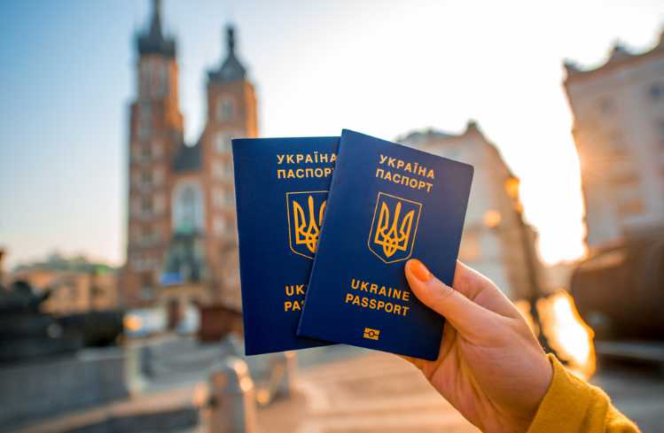 Безвиз могут отменить: Еврокомиссия срочно обратилась к Украине