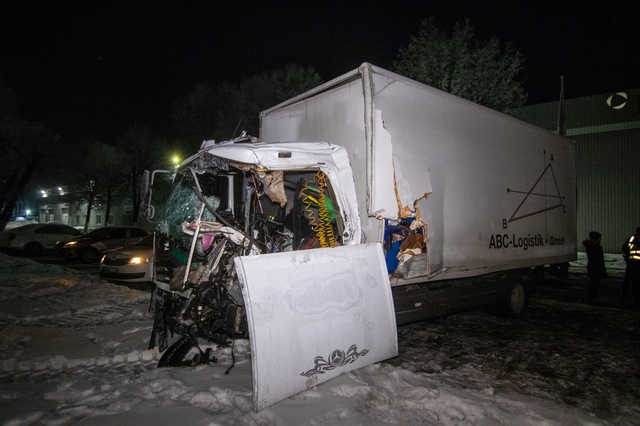 Роковая ДТП на украинской трассе: На бешеной скорости столкнулись два грузовика, есть жертвы