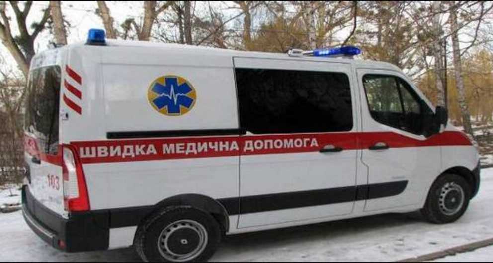 Опасная ДТП в Киеве: девушка влетела в остановку общественного транспорта