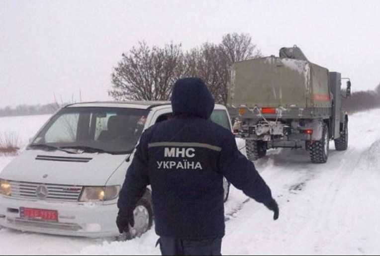 Украину накрыла непогода: без электричества остаются 13 населенных пункта
