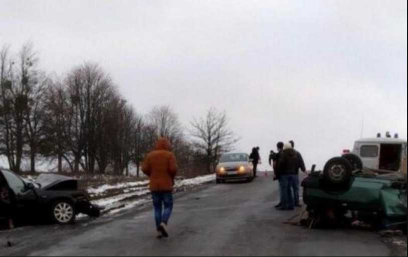 Жуткая ДТП на украинской трассе: погибли три человека, среди которых младенец