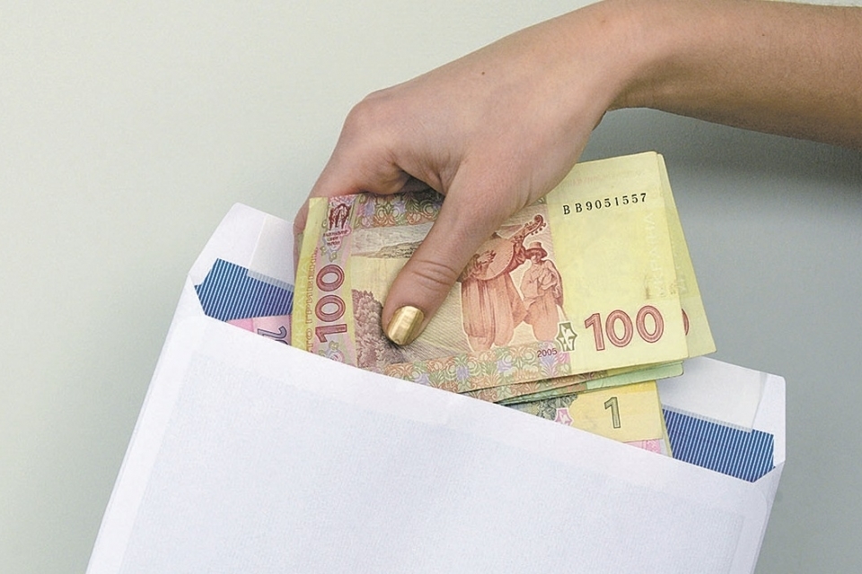 Украинцев хотят радикально наказывать за зарплаты в конвертах: чего ждать и что нужно знать