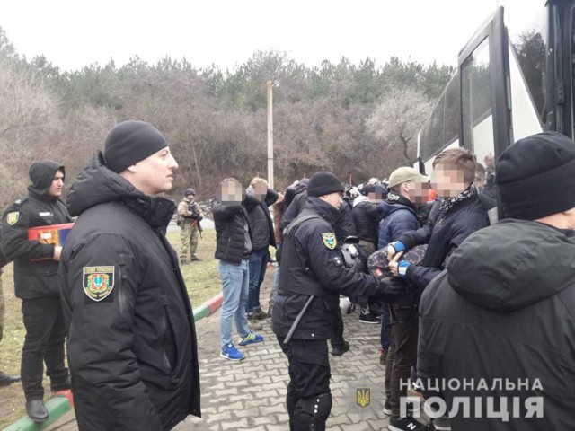 Задержали два автобуса с вооруженными мужчинами, которые направлялись из Киева, что происходит