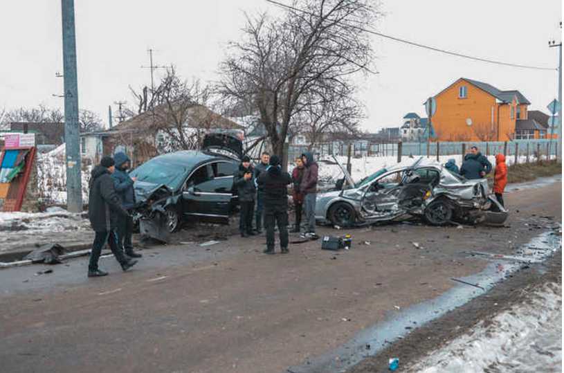 Смертельное ДТП в Борисполе: на перекрестке Opel и Volkswagen разлетелись по дороге, погиб человек