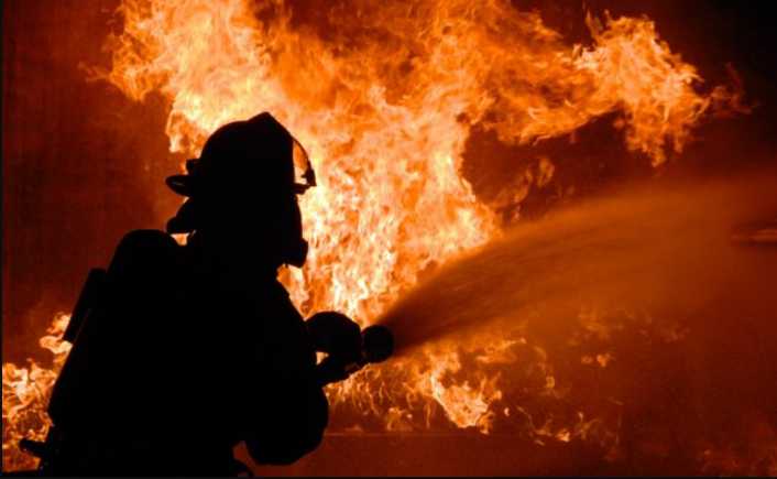 Многие пожарных и паника: в Киеве загорелся университет