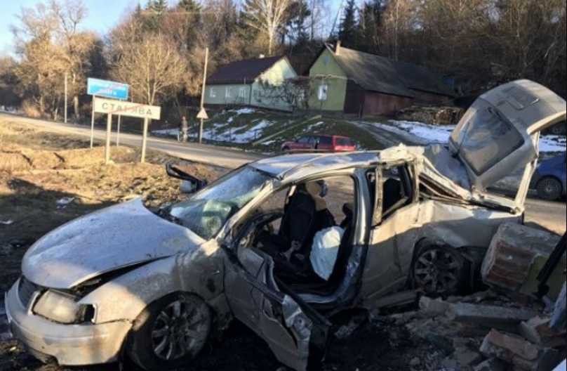 На Львовщине авто влетело в пост пограничников: сообщили о погибших, фото с места трагедии