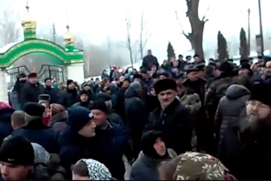«Схватили за голову и покалечили»: в РПЦ заявили о жестоком избиении священника под Тернополем
