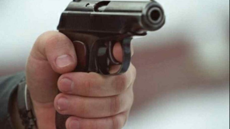 Соблазнил несовершеннолетнюю: мужчина подстрелил отца своей сожительницы