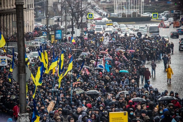 «Будем говорить по-другому!»: Активисты Нацкорпусу поставили ультиматум Порошенко и пригрозили радикальными акциями