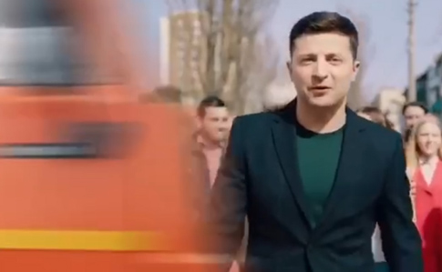 «Фура сбивает Зеленского и появляется белая дорожка …»: В телеграмме Порошенко опубликовали скандальное видео против оппонента