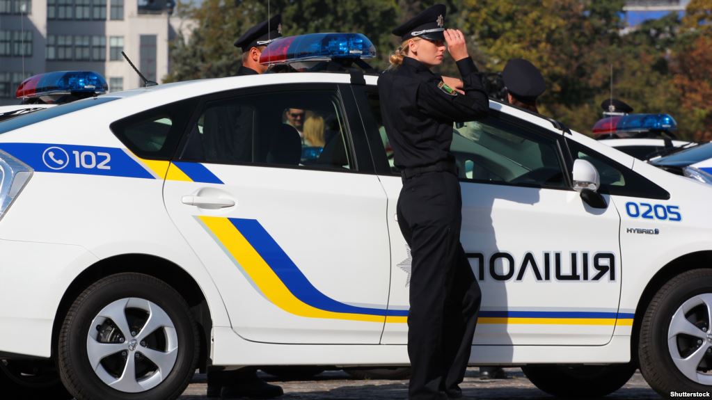 Автомобиль с беременной женщиной перевернулся во время ДТП в Киеве