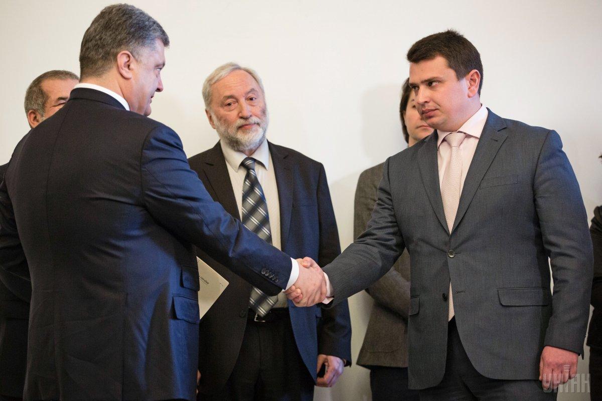 «Отсутствие у президента полномочий»: Скандальный депутат подал иск против Порошенко и Сытника