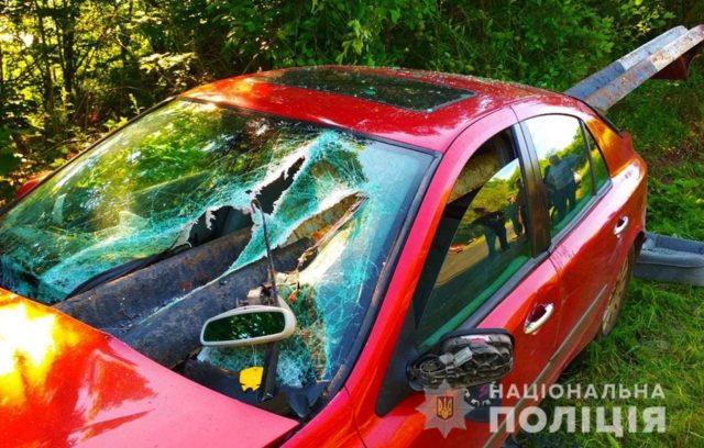 «Отбойник насквозь проткнул машину»: В жуткой ДТП разбились мама с детьми