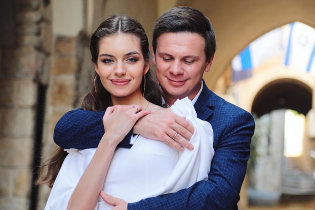 Что известно о свадьбе известно ведущего Комарова и Александре Кучеренко