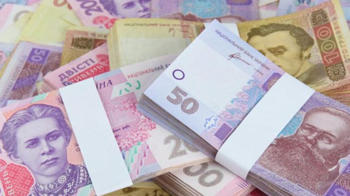 Зарплаты украинцев растут: Госстат опубликовал новые данные доходов граждан