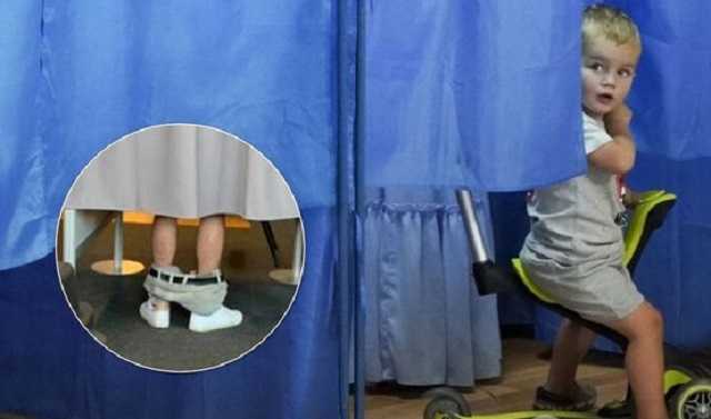 Мужчина со спущенными штанами на избирательном участке взорвал сеть: стало известно, кто он