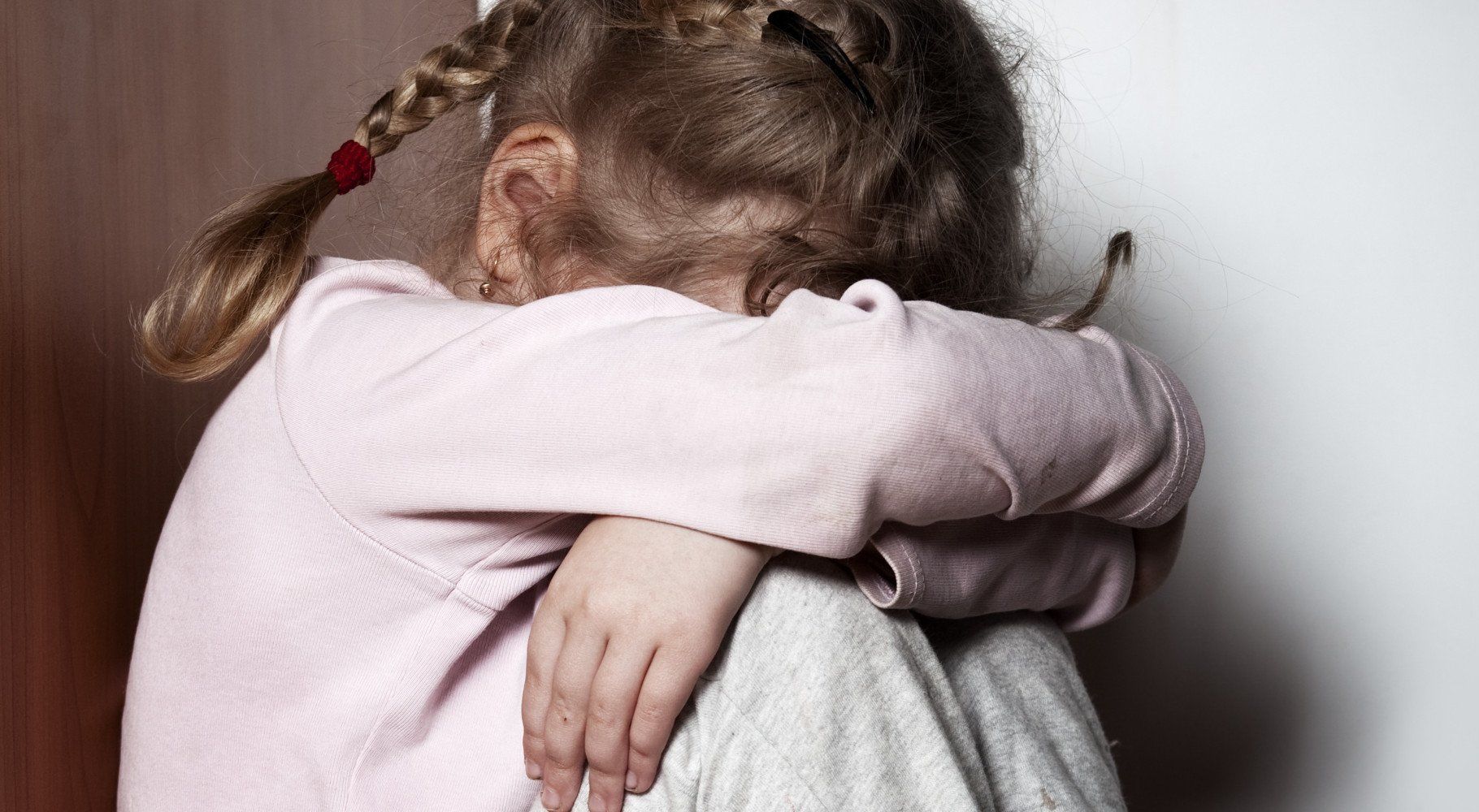 Девочка осталась без матери: в Сумкой области отчим изнасиловал 8-летнюю падчерицу