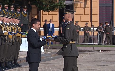 «Слава Украине!» Президент Зеленский сделал это впервые на Софийской площади