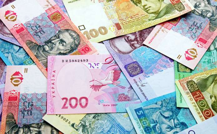Гривна снова падает: курс валют на 25 августа