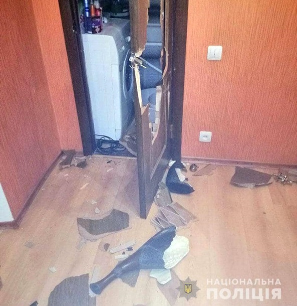 В Марьинке произошел взрыв в многоэтажке, два человека погибли