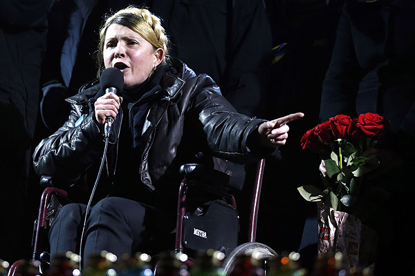 «По цене годовой пенсии»: Тимошенко разозлила украинцев модными ботинками. Это женщина, у которой болит спина. Где коляска?