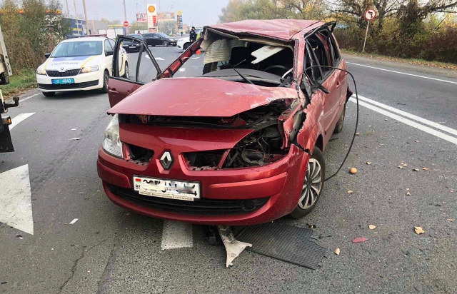 «Людей из автомобиля извлекли спасатели»: Известный судья попал в серьезную аварию на Закарпатье