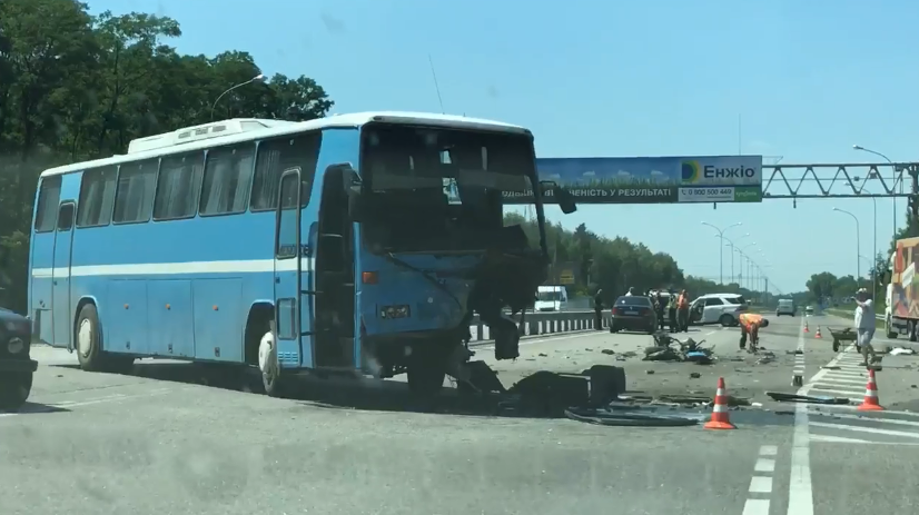 Страшная ДТП поразила Львовщину! Автобус с туристами врезался в легковушку. Страшное зрелище!