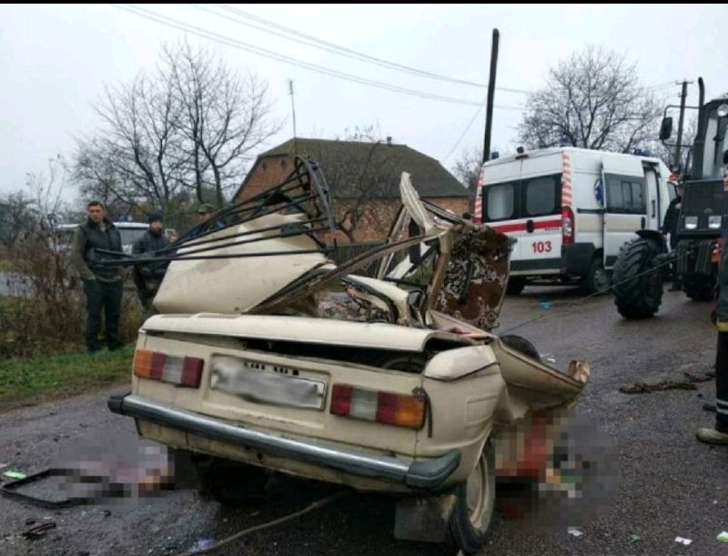 «Разорвало на части»: подробности страшного ДТП поразили украинцев. Целая семья погибла страшной смертью