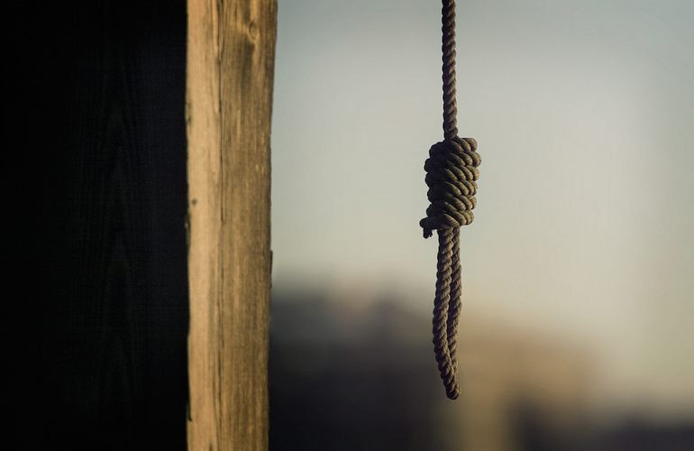 «Нашли повешенной на дереве»: мистическая смерть 13-летнего ребенка поразила всю Украину