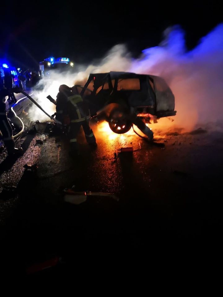 Прогремел взрыв! Возле Черновцов столкнулись легковой автомобиль и микроавтобус. Много жертв