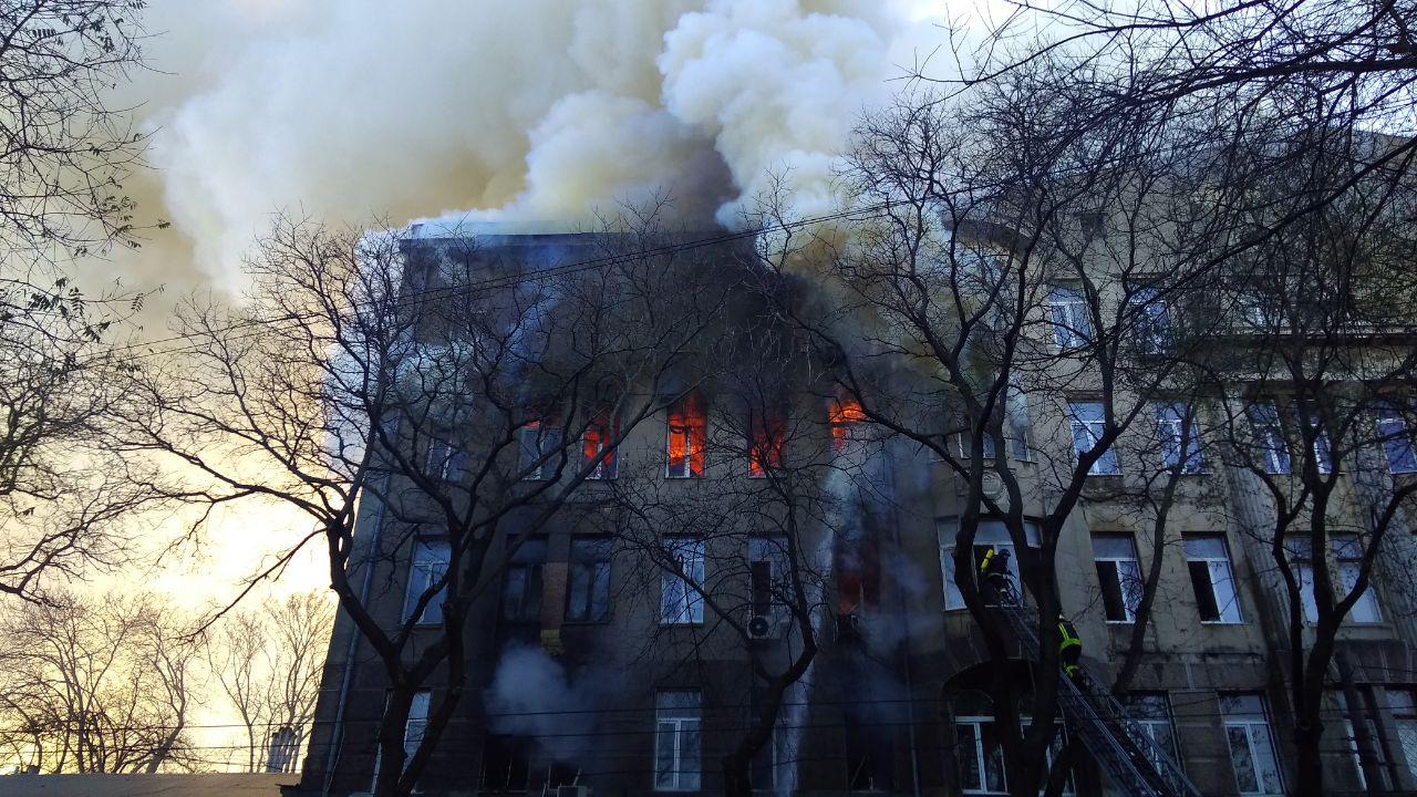 Достали второй труп: Новые подробности пожара в Одесском колледже. «Нашли под обломками …»