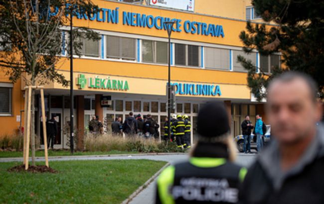 «Лежал с пистолетом и простреленной головой»: полиция нашла подозреваемого в стрельбе в Чехии