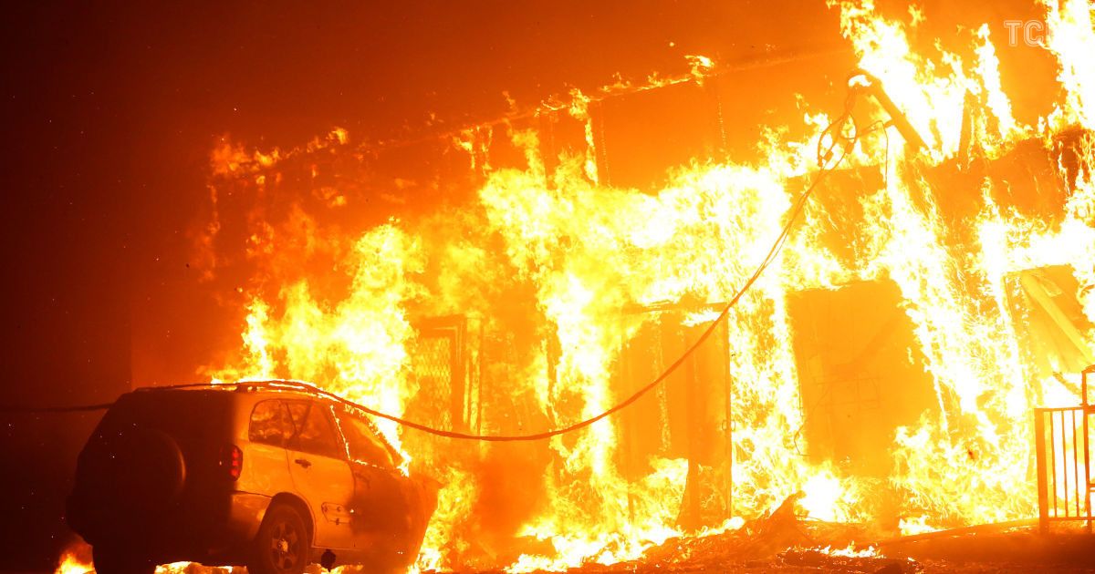 Ужасный пожар на фабрике: Почти полсотни погибших. Медики работают без остановки