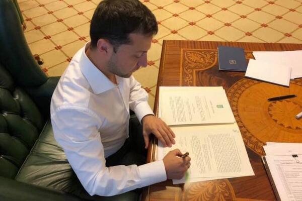 Зеленский подписал главный документ страны: что изменилось в государственном бюджете на 2020 год