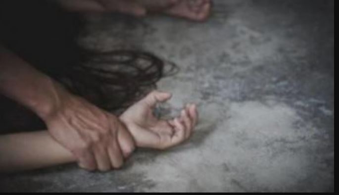 «Напоил алкоголем и пригрозил смертью»: На Одесщине изверг изнасиловал несовершеннолетнюю девочку. «Доверилась сестре»